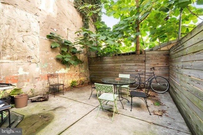 Building Photo - 1609 W Stiles St