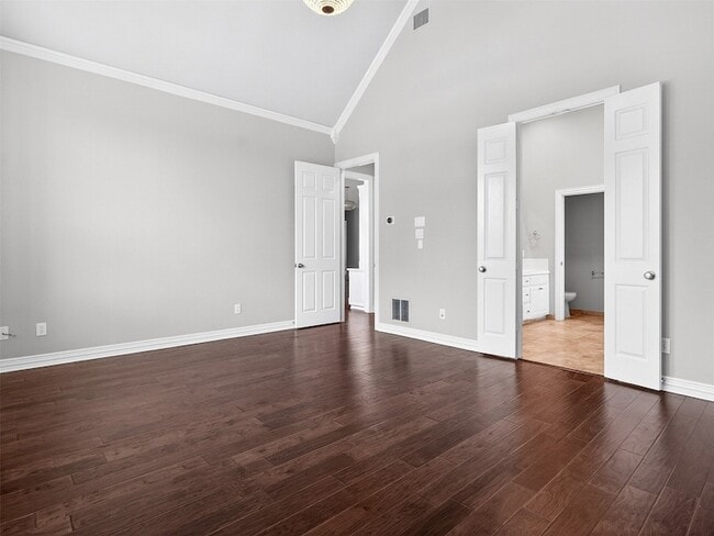 Building Photo - 1210 Forest Hills Dr