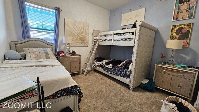 Building Photo - 4 br, 3 bath House - 164 E. Taurus Place