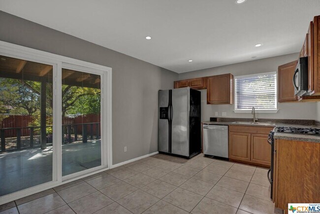 Building Photo - 650 Freiling