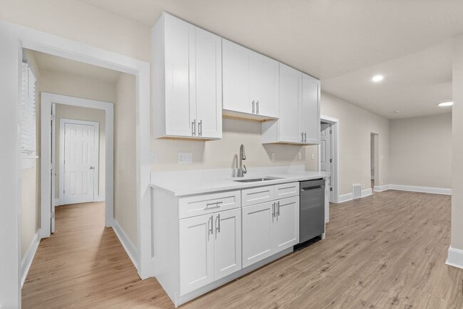 Building Photo - Available May 15!