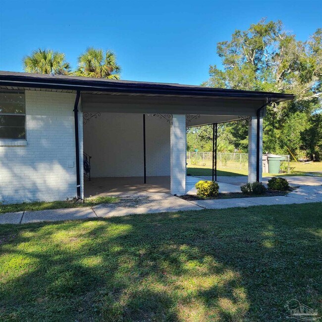 Building Photo - 1301 W Lee St