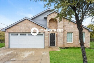 Building Photo - 3 Bedroom Pet-Friendly Home in Dallas, TX with Main Street Renewal