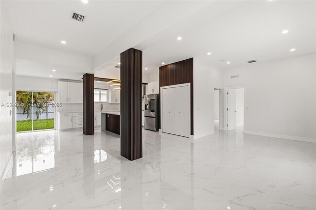 Building Photo - 14801 NW 5th Ave