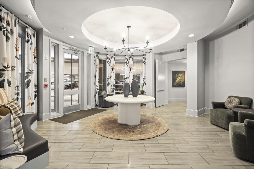 Building Photo - 2420 Peachtree Rd NW