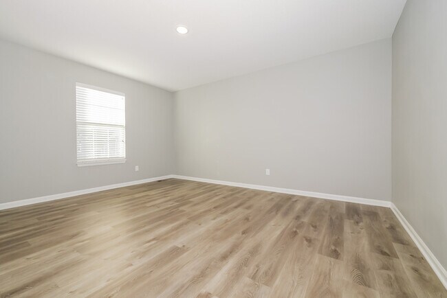 Building Photo - Fantastic 4bd/3ba home! Let yourself in!