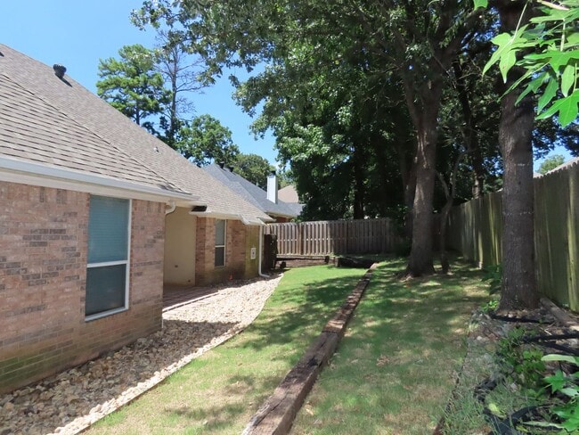 Building Photo - South Tyler/Whitehouse Schools! Gorgeous 3...