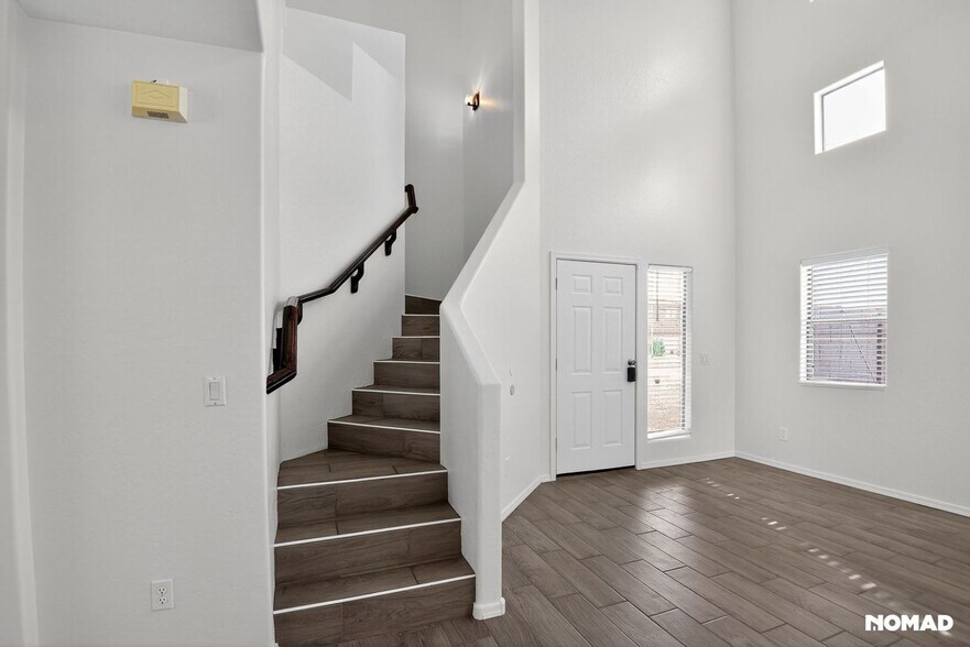 Building Photo - 7118 N 77th Dr