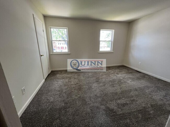 Building Photo - 13 Maple Ct