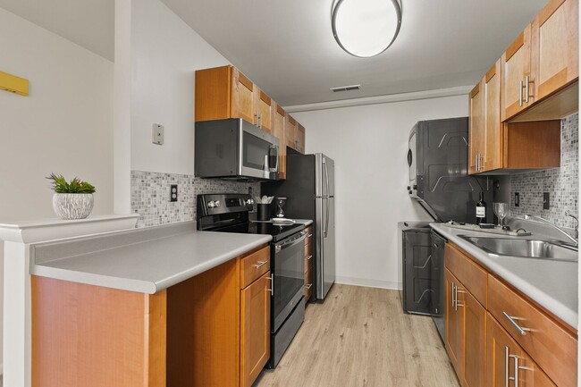 Building Photo - One Bedroom Contemporary Apartment with St...