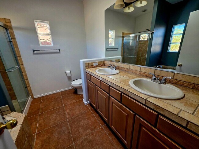 Building Photo - 3-Bedroom, 2-Bathroom Home in Desirable Far NE Heights