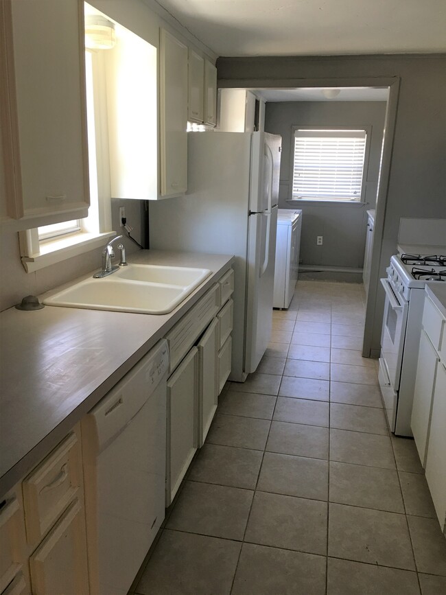 Building Photo - 8820 S Winston Ave