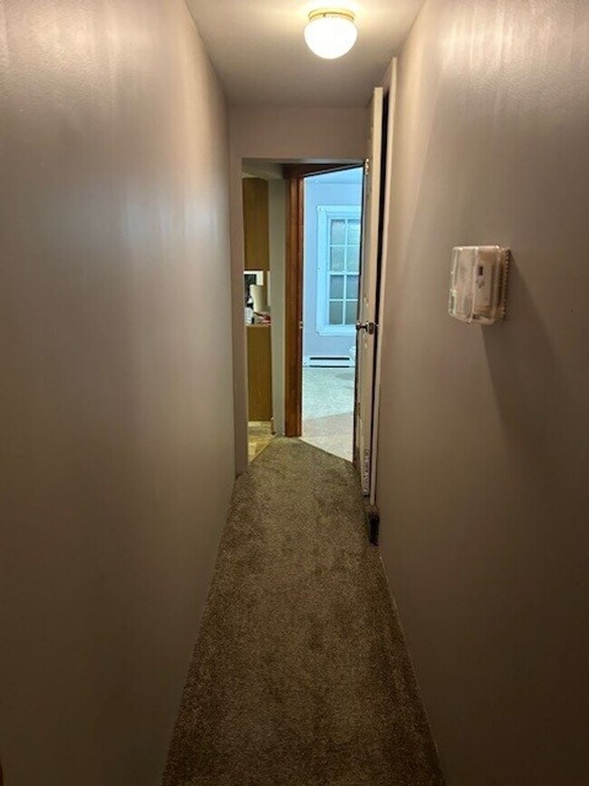 Building Photo - 6 E High St