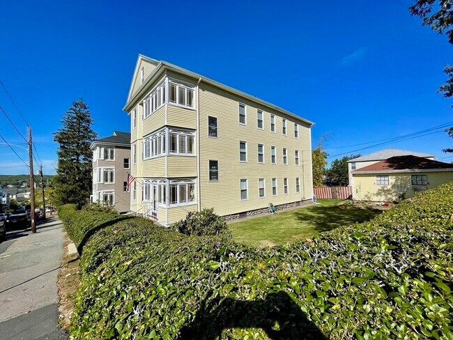 Building Photo - 21 Watson Ave
