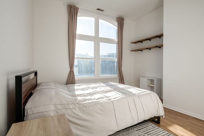 Building Photo - 2089 W Wabansia Ave