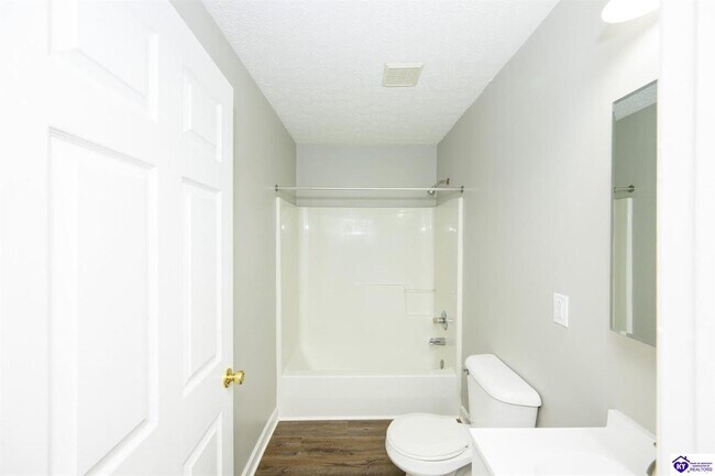 Building Photo - 622 Stewart St