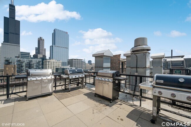 Building Photo - 728 W Jackson Blvd