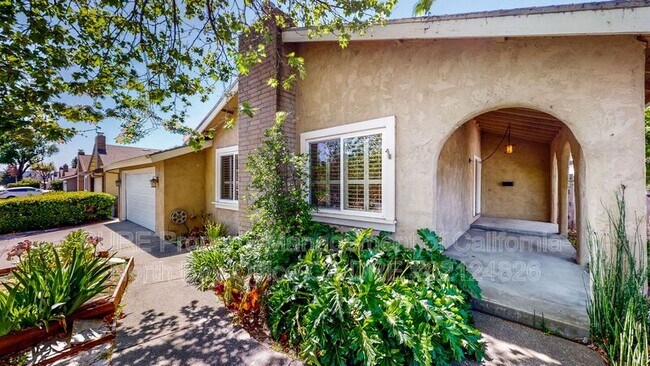 Building Photo - 1321 Berrydale Dr