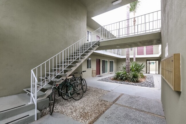 Building Photo - 2611 Ocean Ave