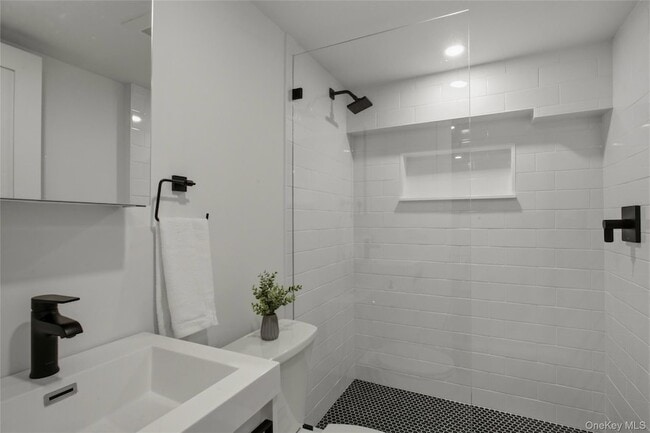 Building Photo - 525 3rd St