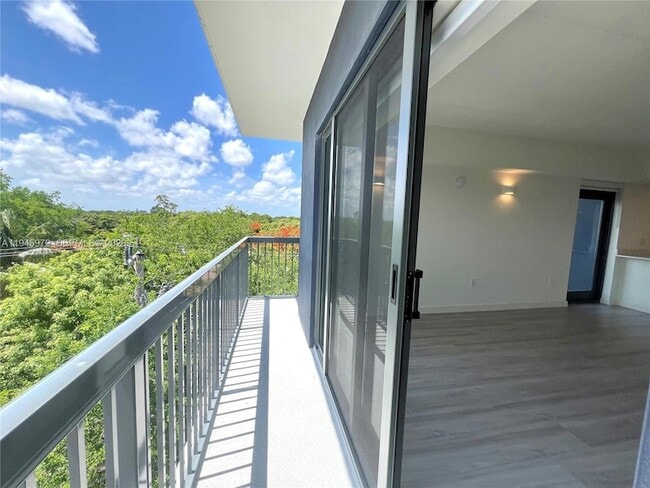 Building Photo - 2285 SW 27th St