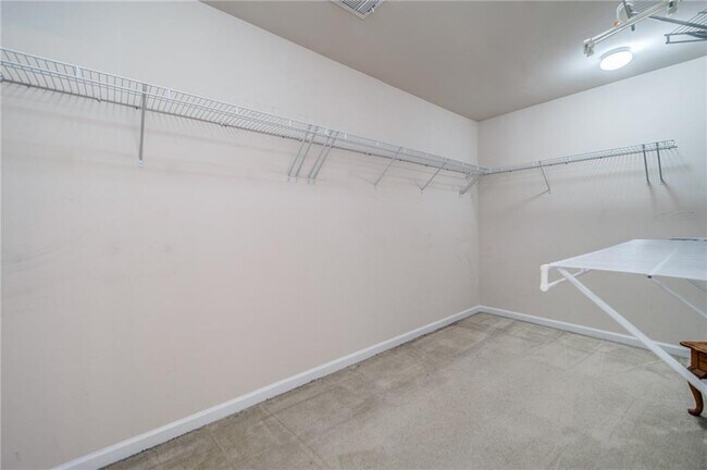 Building Photo - 853 Van Briggle Path NE