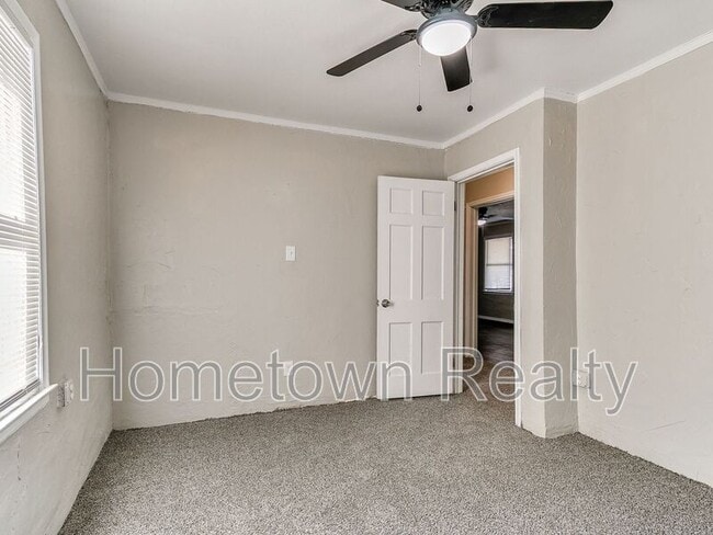 Building Photo - 220 E Jacobs Dr