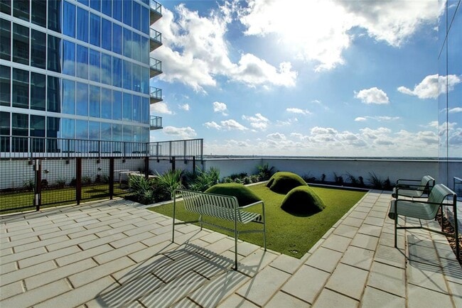 Building Photo - 44 East Ave