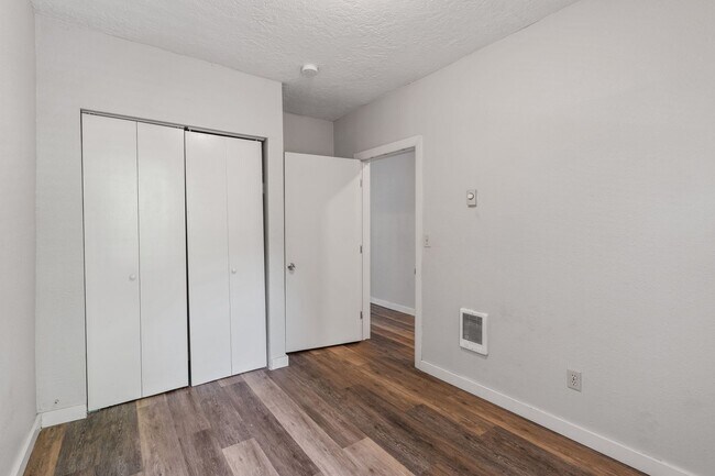 Building Photo - 1 BD available in the serene SW Hills