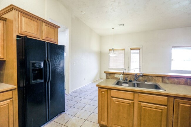 Building Photo - 3 Bedroom 2 Bathroom plus Office