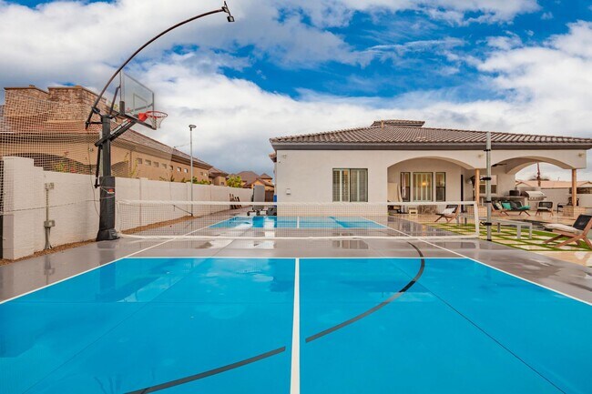 Building Photo - Beautiful 6-bedroom basement home