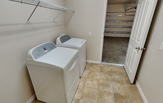 Building Photo - 11843 Verrazano Dr