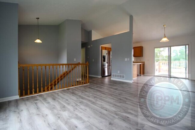 Building Photo - Beautiful 3Bd/2Ba Split entry in Omaha!