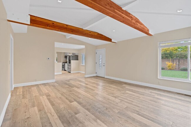 Building Photo - 3-Bed, 3-Bath Home with Spacious Layout and Vineyard Views