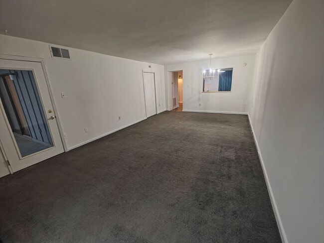 Building Photo - Two bedroom condo