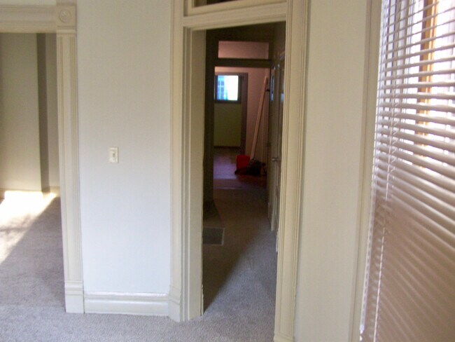 Building Photo - 804 Summit St