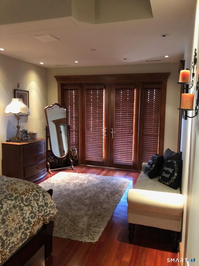 Building Photo - 9 River St