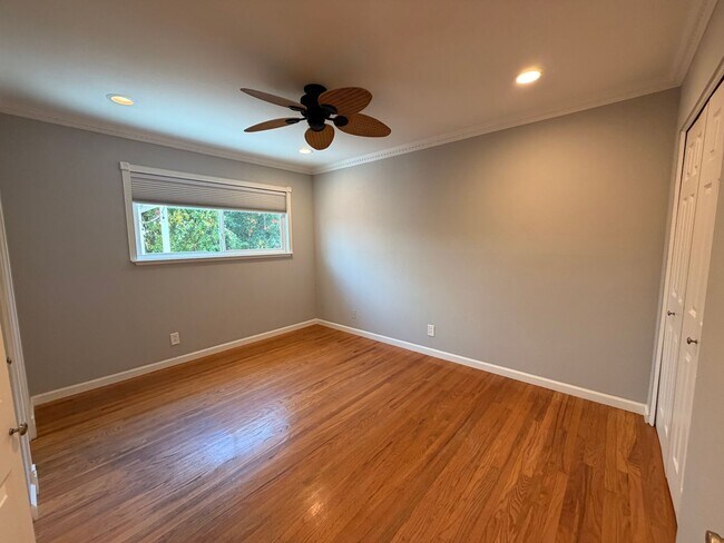 Building Photo - 362 Penn Way