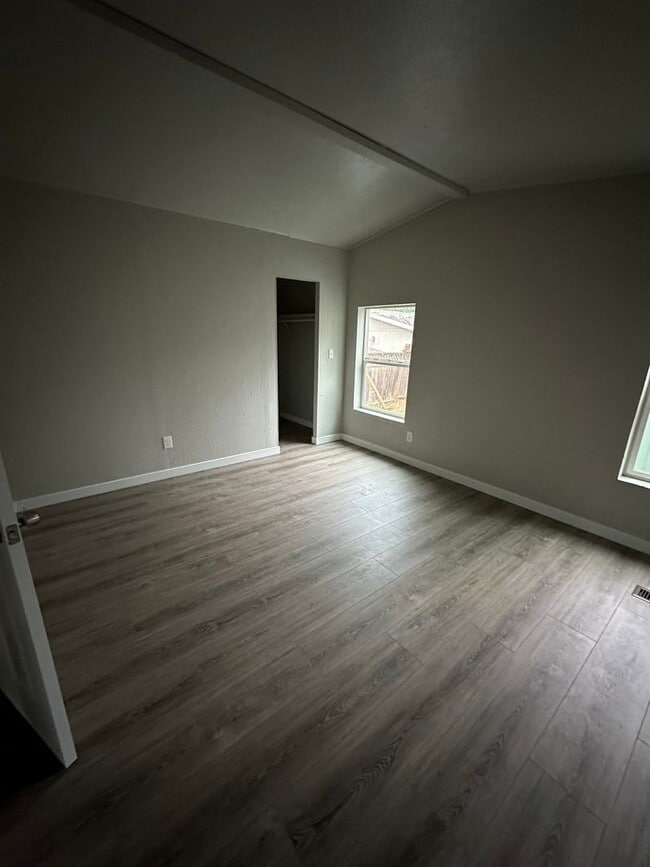 Building Photo - 3-bedroom 2 bath House