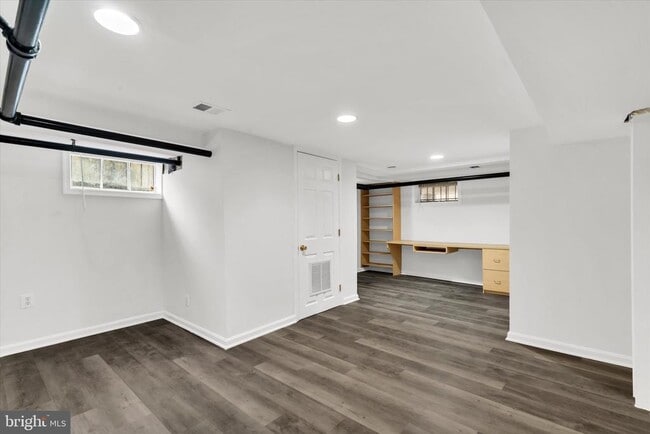 Building Photo - 1002 Chillum Rd