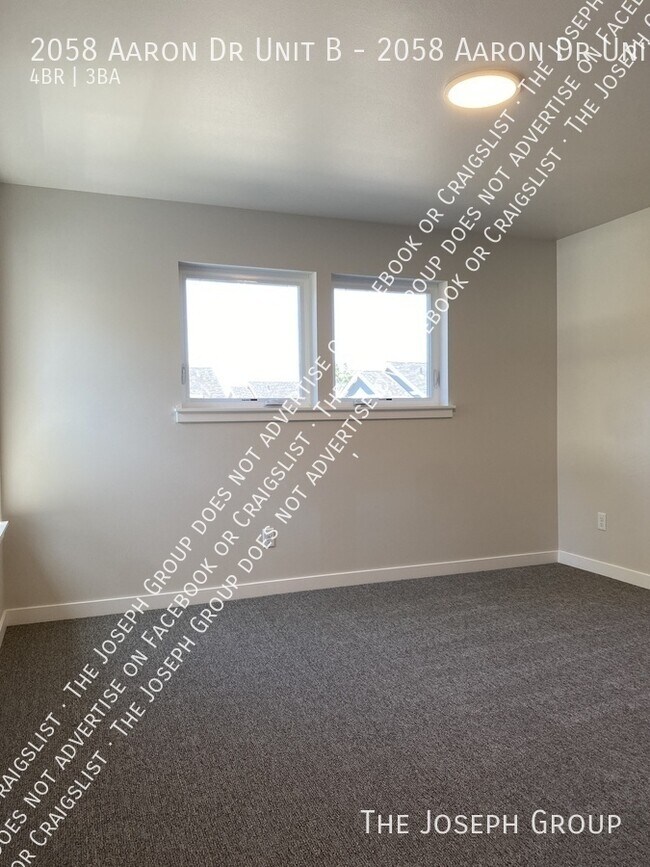 Building Photo - 2058 Aaron Dr