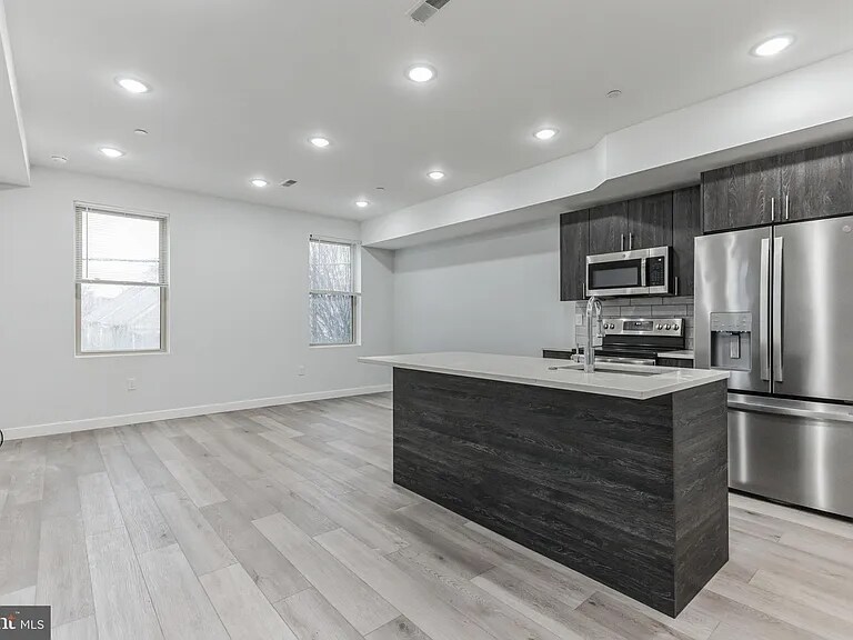 Building Photo - 2301 N 6th St