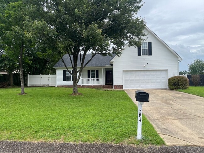 Primary Photo - Charming 3 Bed, 2 Bath Plus Bonus Room in ...