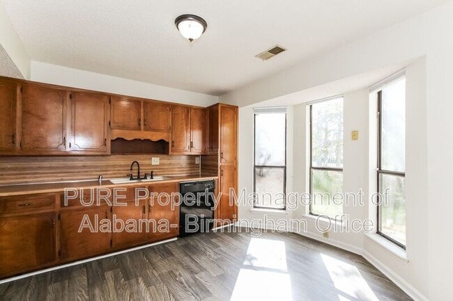 Building Photo - 2258 Cheshire Dr