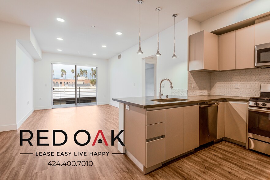 Building Photo - 453 S Kenmore Ave