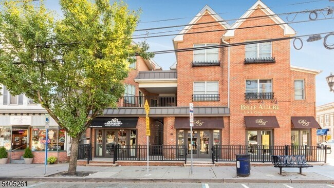 Building Photo - 112 N Broadway