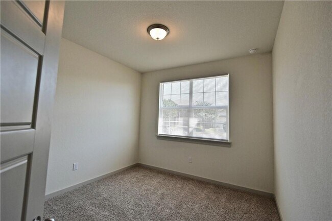 Building Photo - 12309 Pecangate Way