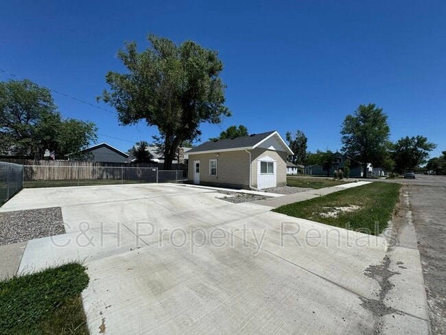 Building Photo - 302 N 5th Ave