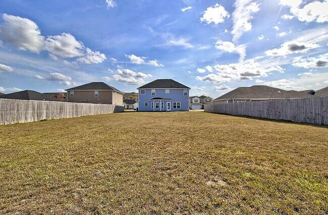 Building Photo - 566 Burke Dr