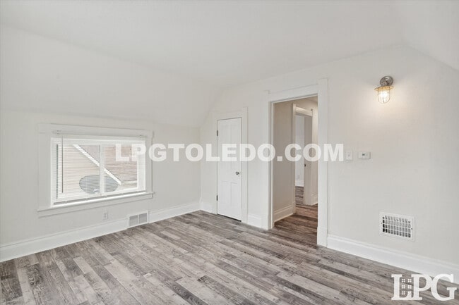 Building Photo - 4039 Vermaas Ave